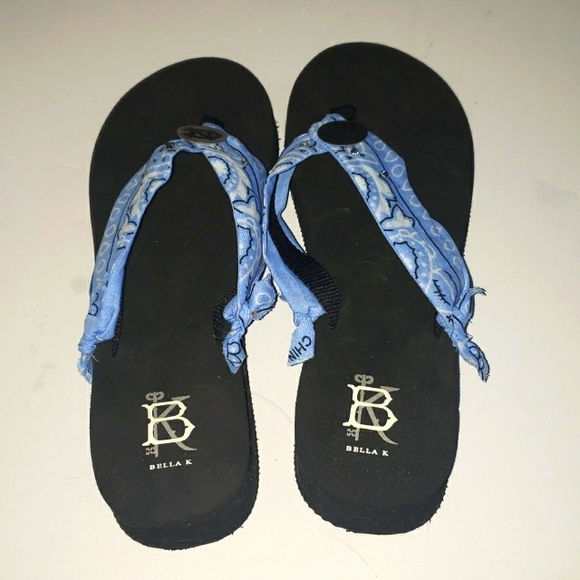 "UNC" NEW Bella K SADIE Bandana Carolina Blue Flip Flops - Picture 3 of 5